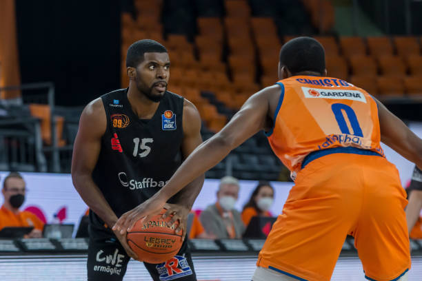 间架起了充 间架起了充