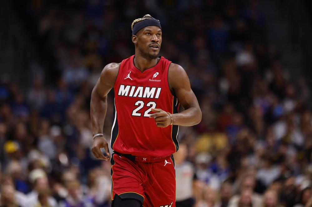 他高举双手 他高举双手